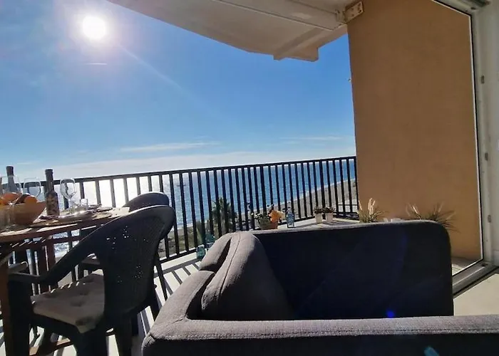 & Quite 2bdr Beachfront *