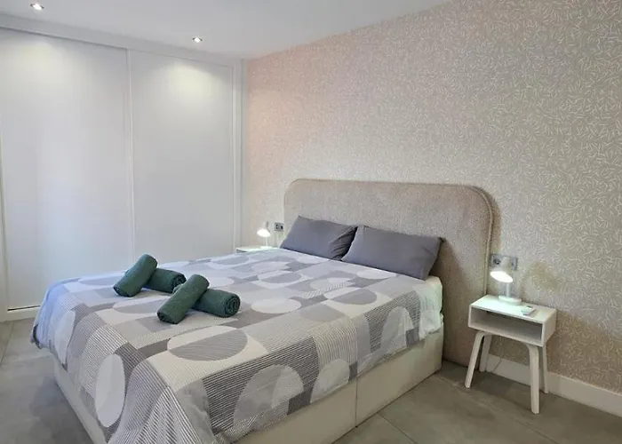 & Quite 2bdr Beachfront *